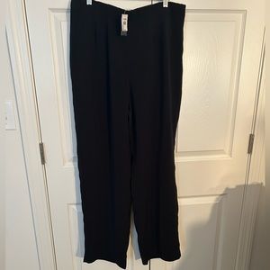 NEVER WORN. NWT Chico’s Saia Facile Pants